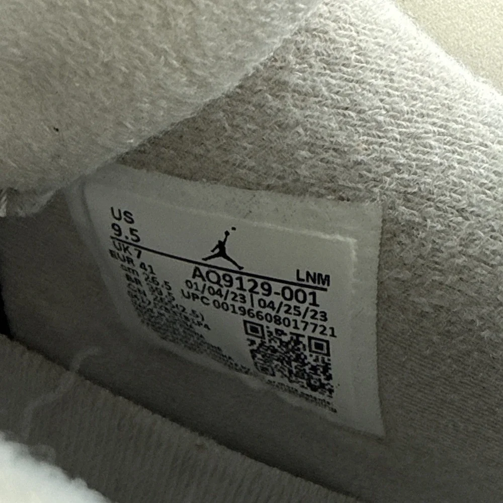 Jordan 4 Retro Frozen Moments Women's Sneakers Size 9.5 (Discoloration/Read) - Picture 12 of 16